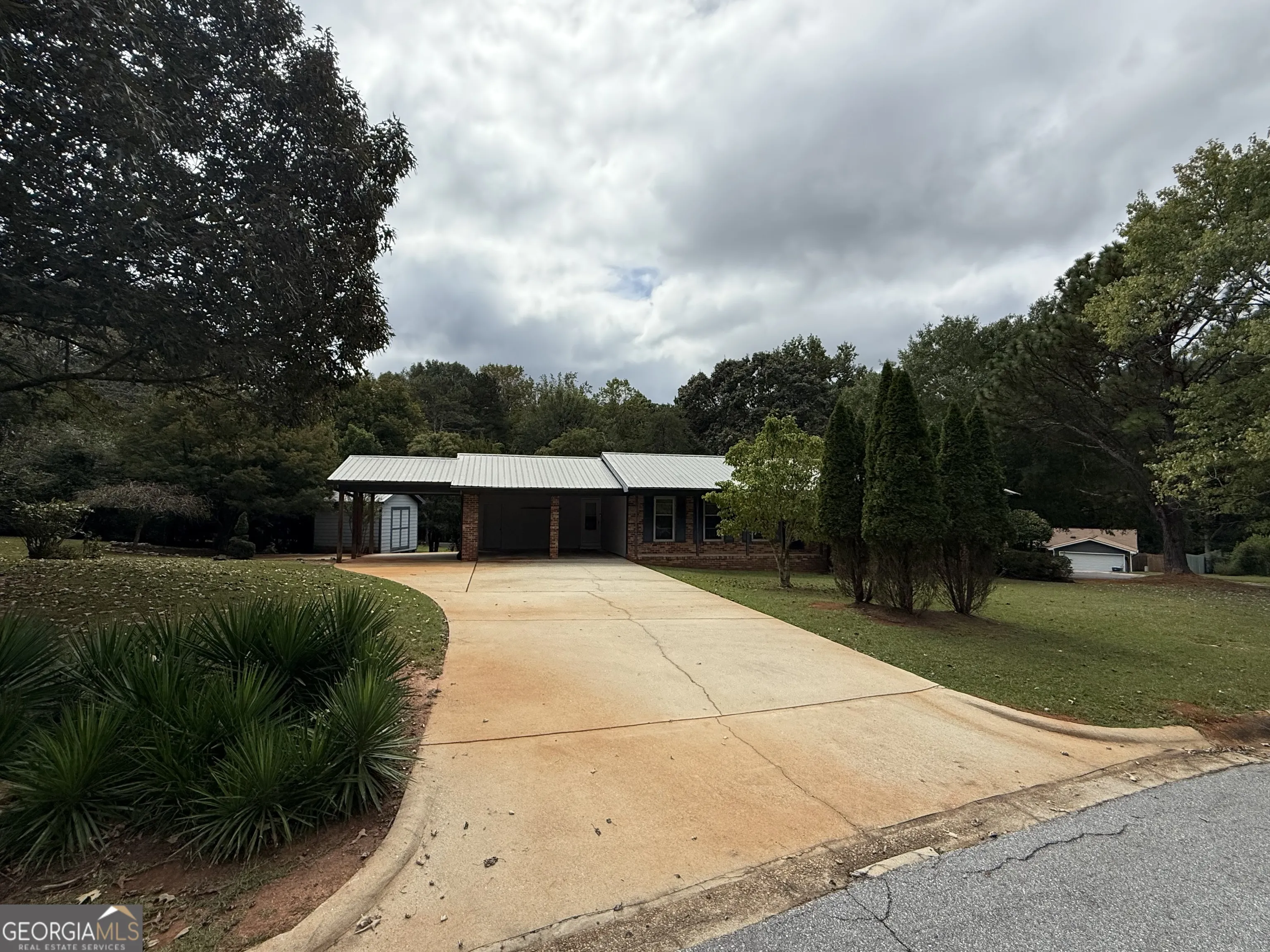 345 E Richard Way