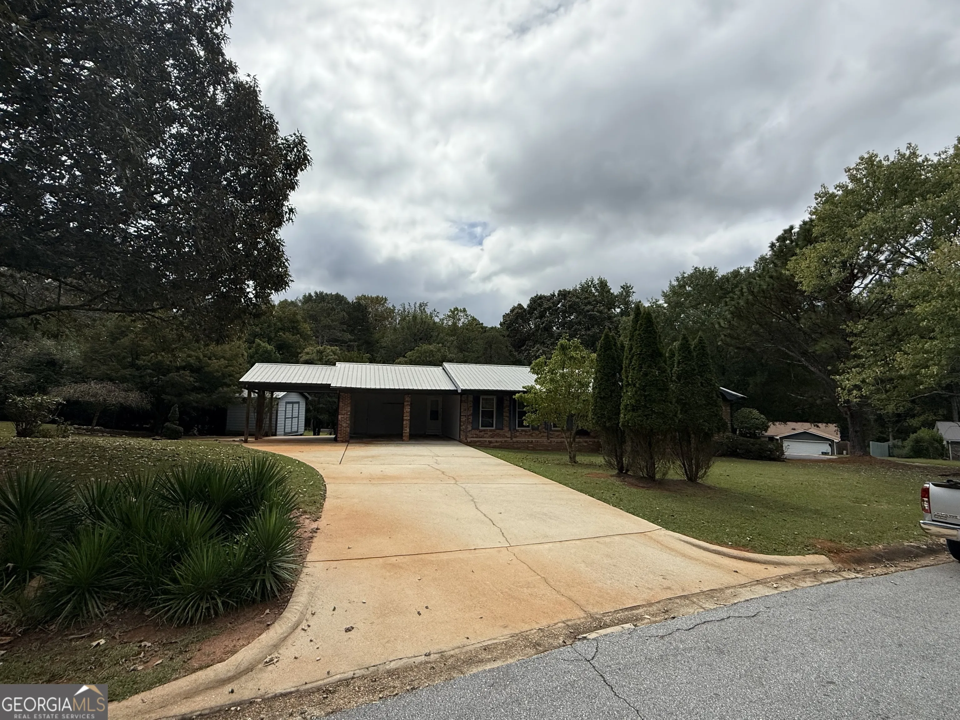345 E Richard Way