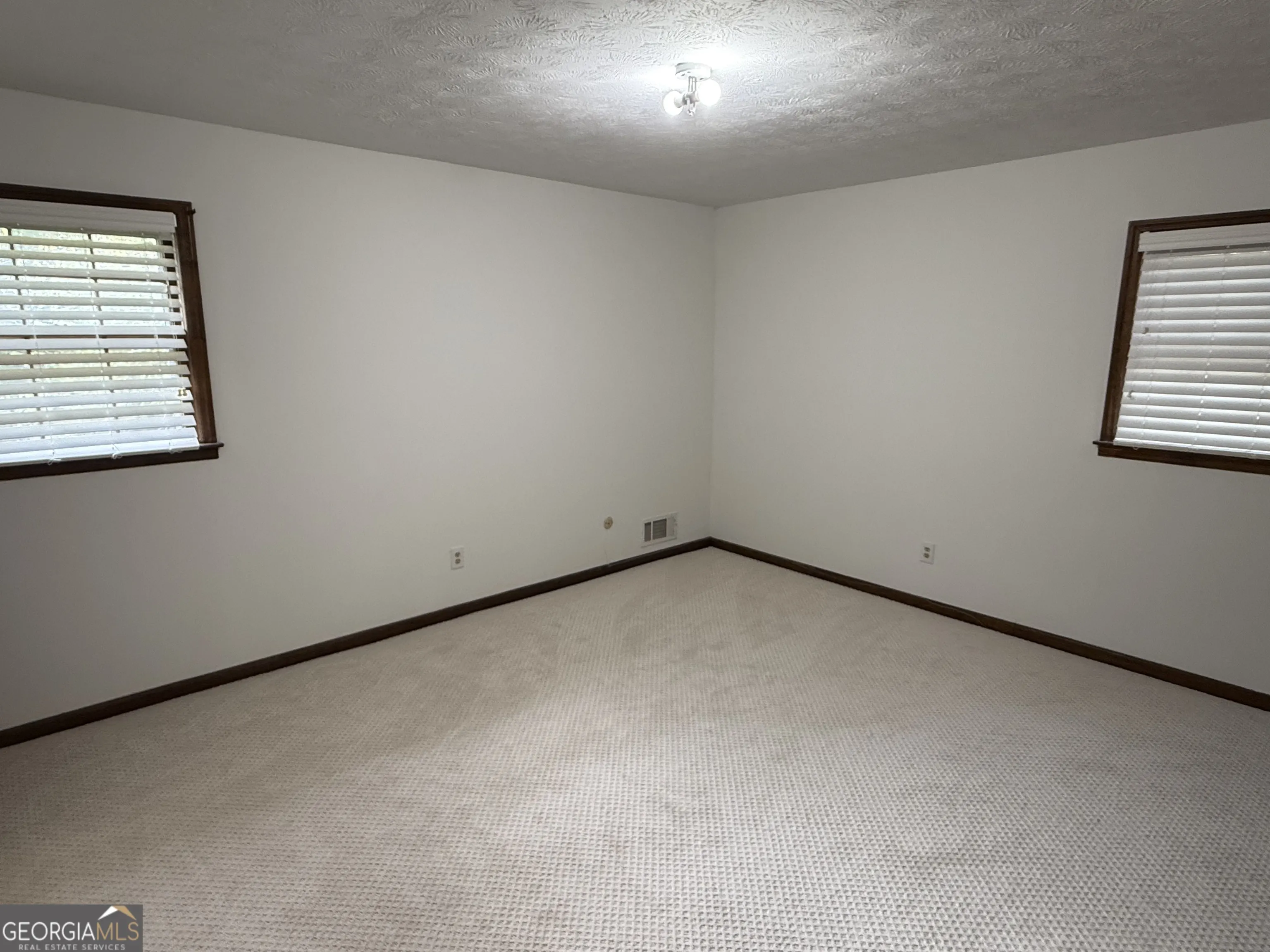 345 E Richard Way