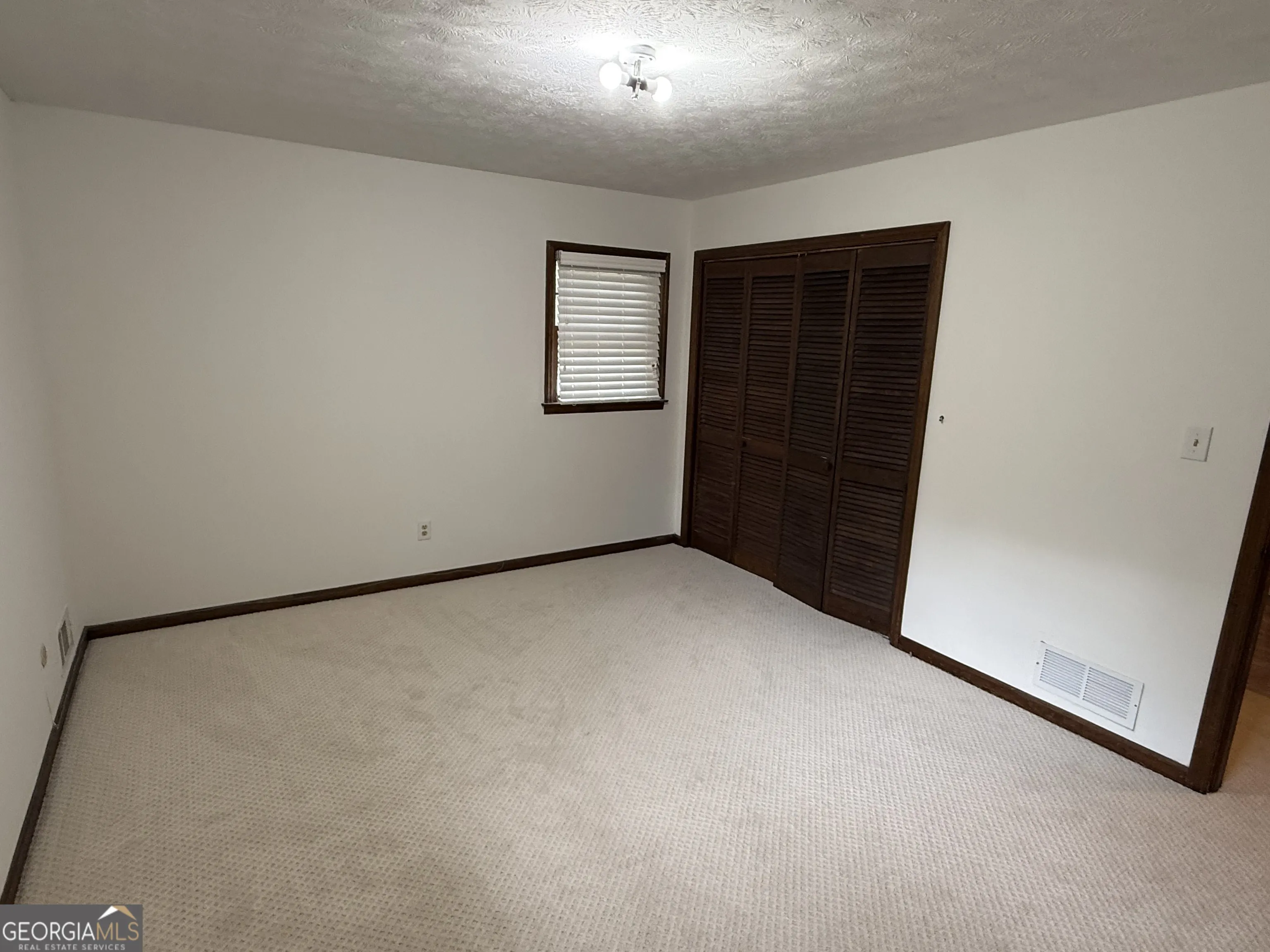 345 E Richard Way