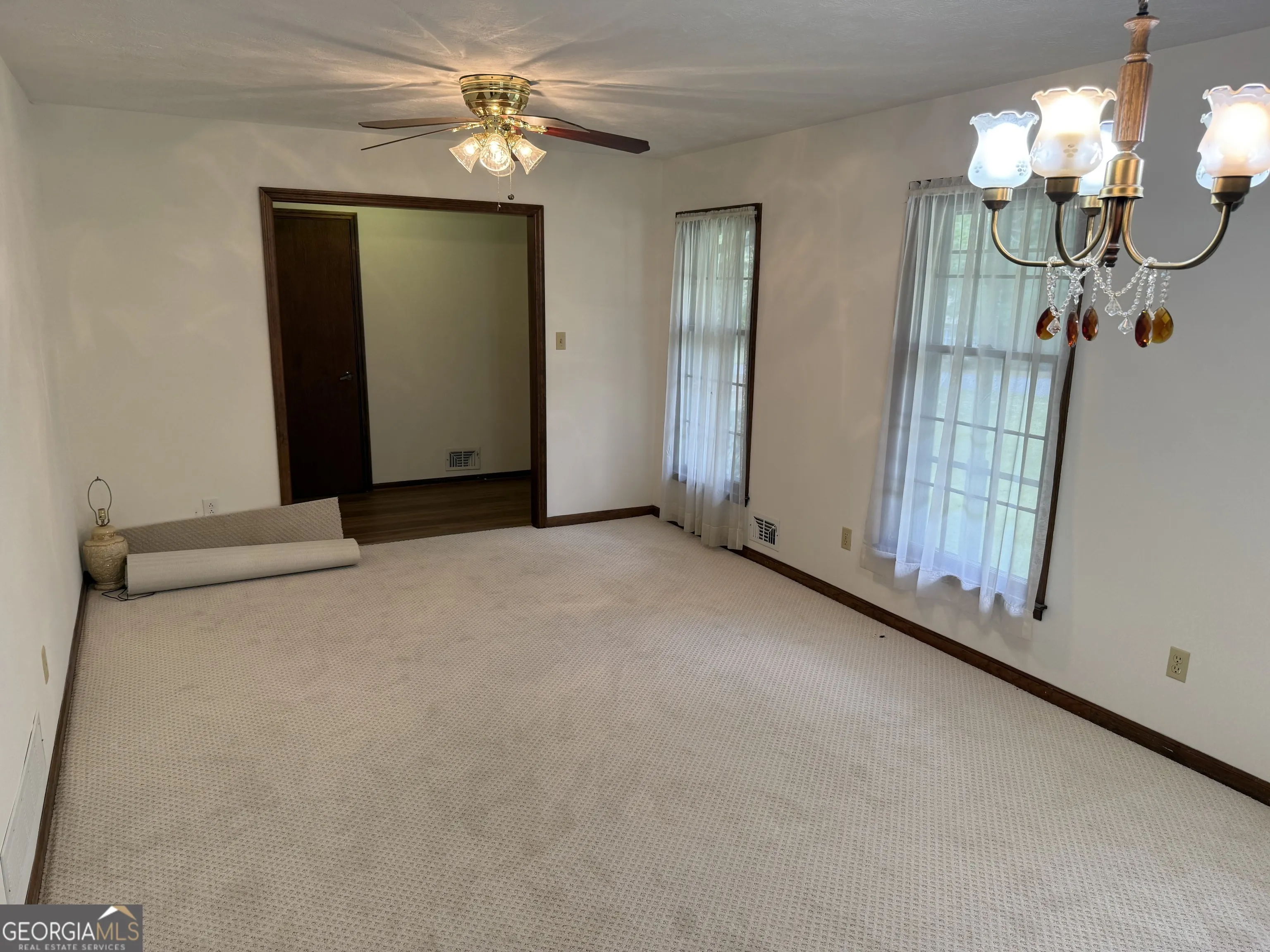 345 E Richard Way
