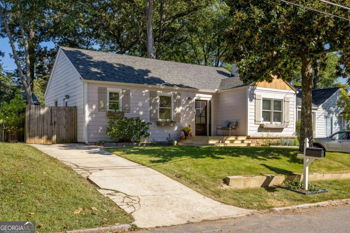 215 Sisson Avenue NE