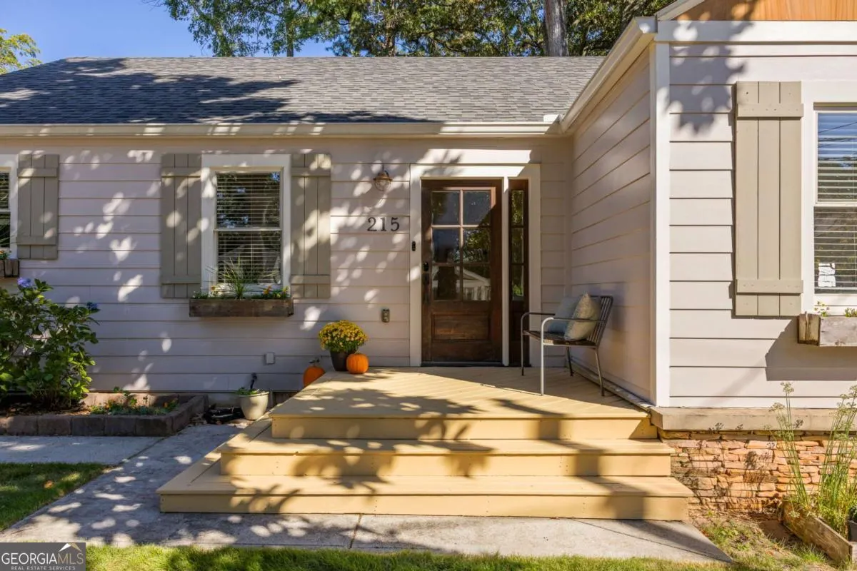 215 Sisson Avenue NE