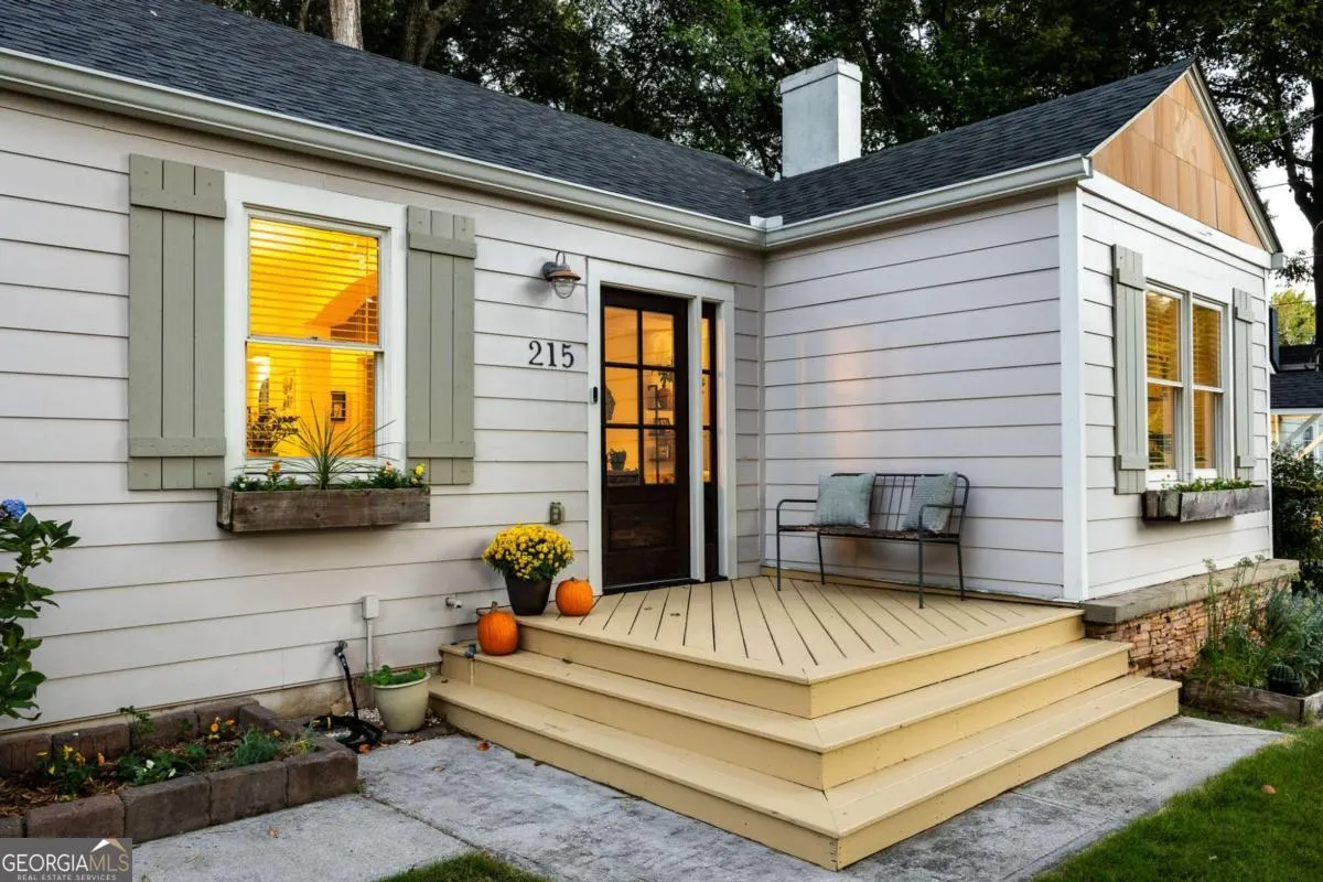 215 Sisson Avenue NE