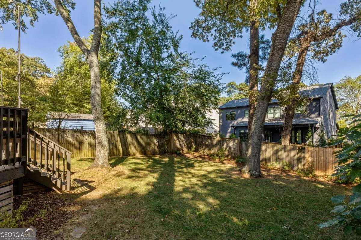 215 Sisson Avenue NE