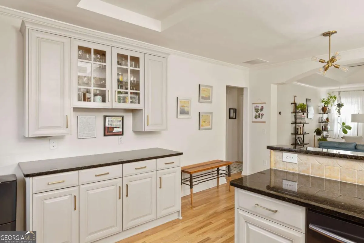 215 Sisson Avenue NE