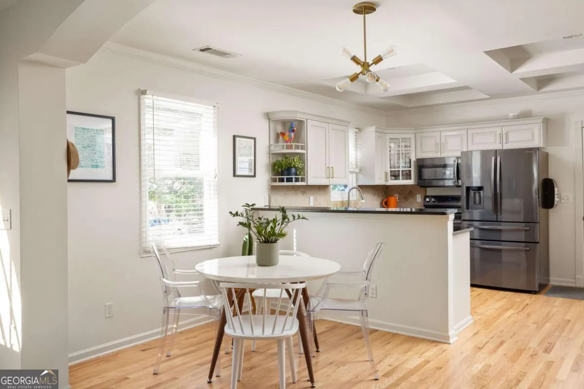 215 Sisson Avenue NE