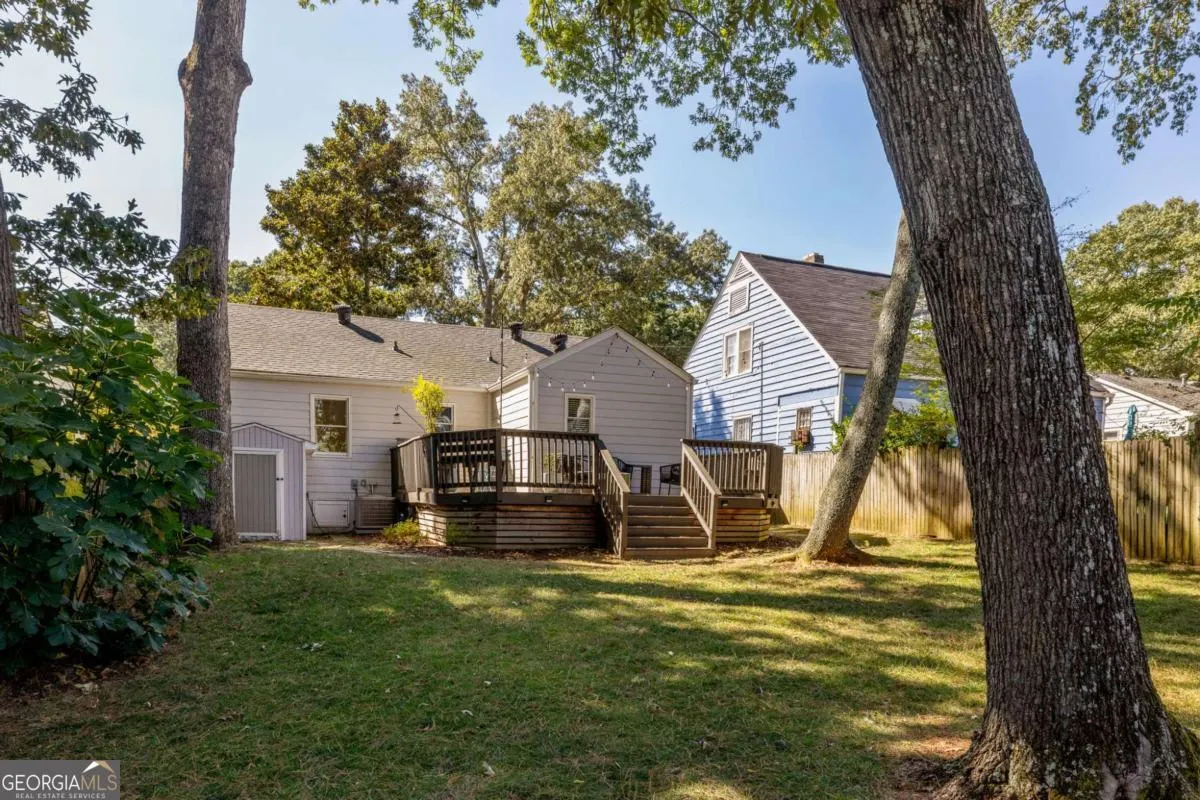 215 Sisson Avenue NE