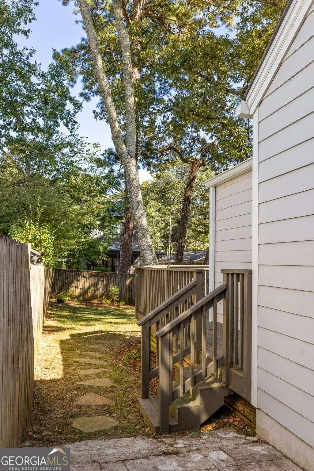 215 Sisson Avenue NE