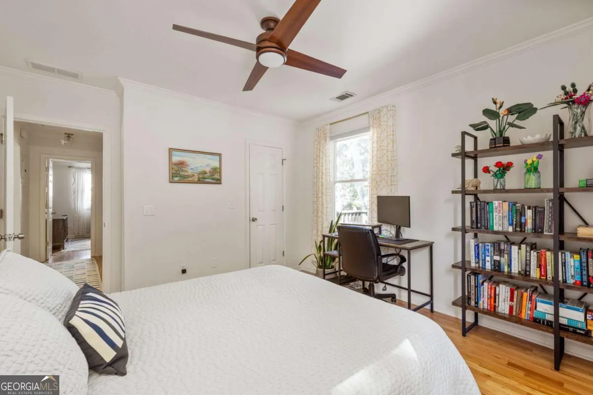 215 Sisson Avenue NE