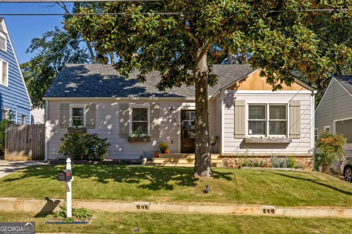 215 Sisson Avenue NE