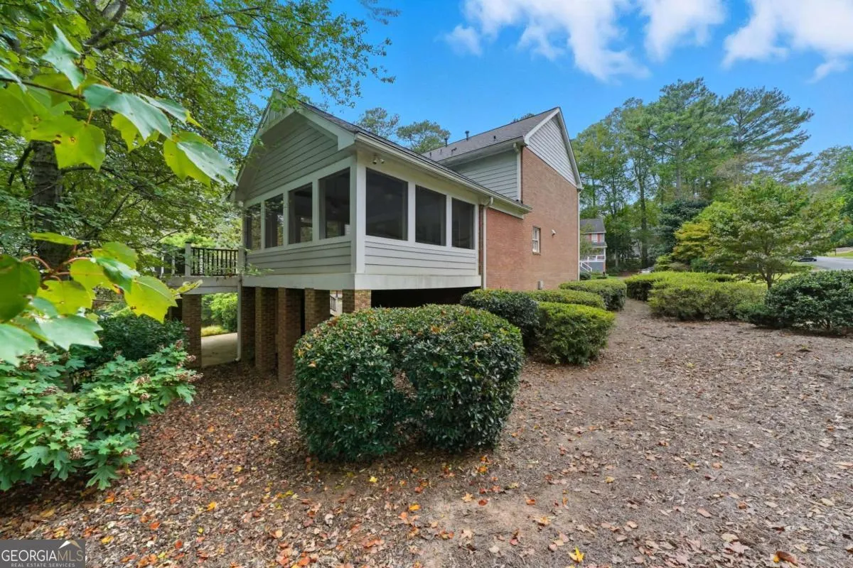 1502 Wood Thrush Way