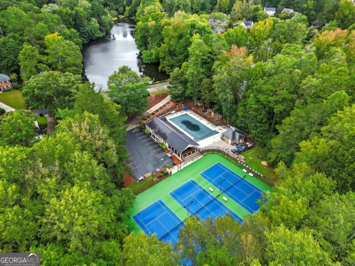 1502 Wood Thrush Way