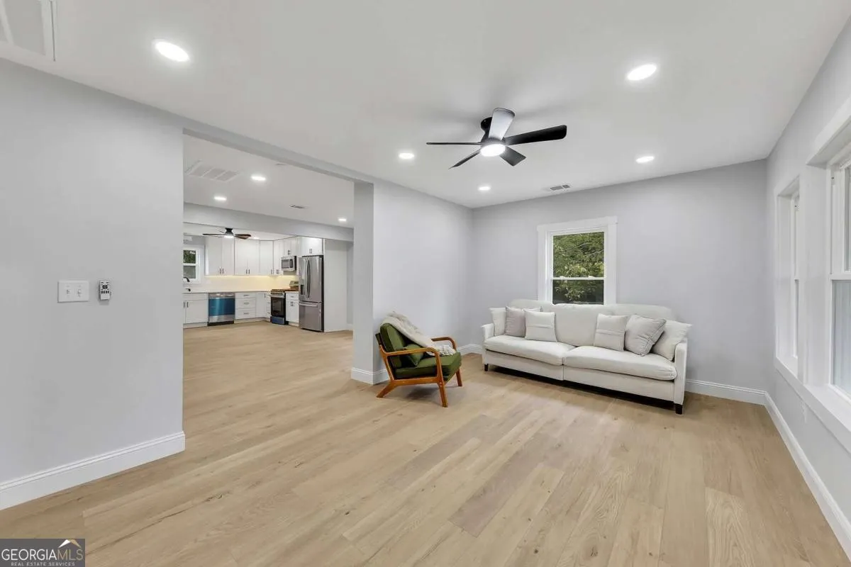 40 Paris Drive SW