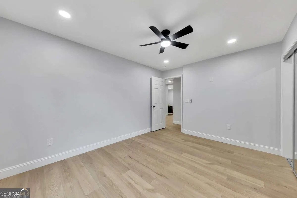 40 Paris Drive SW