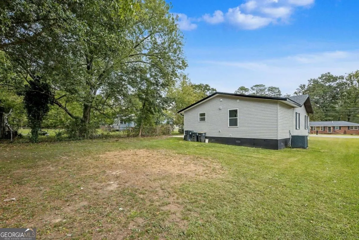 40 Paris Drive SW