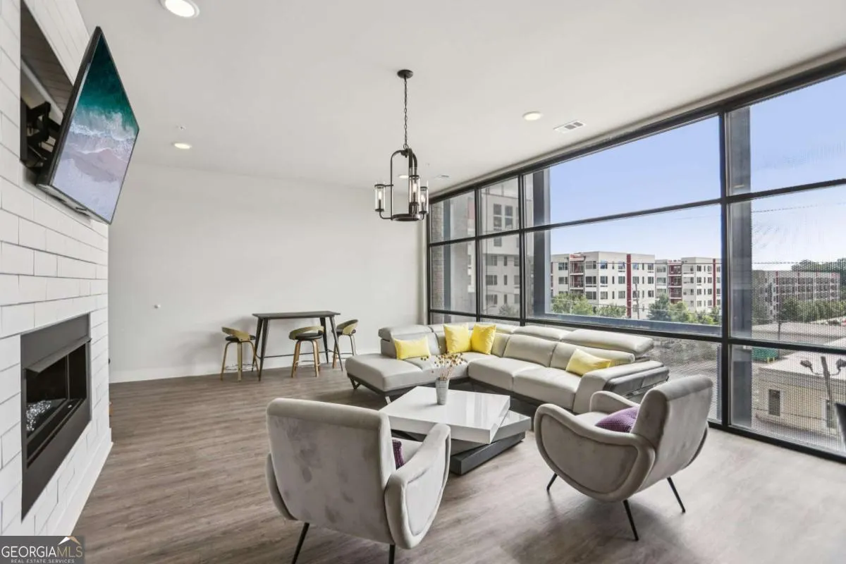 4 764 Memorial Drive SE, #4