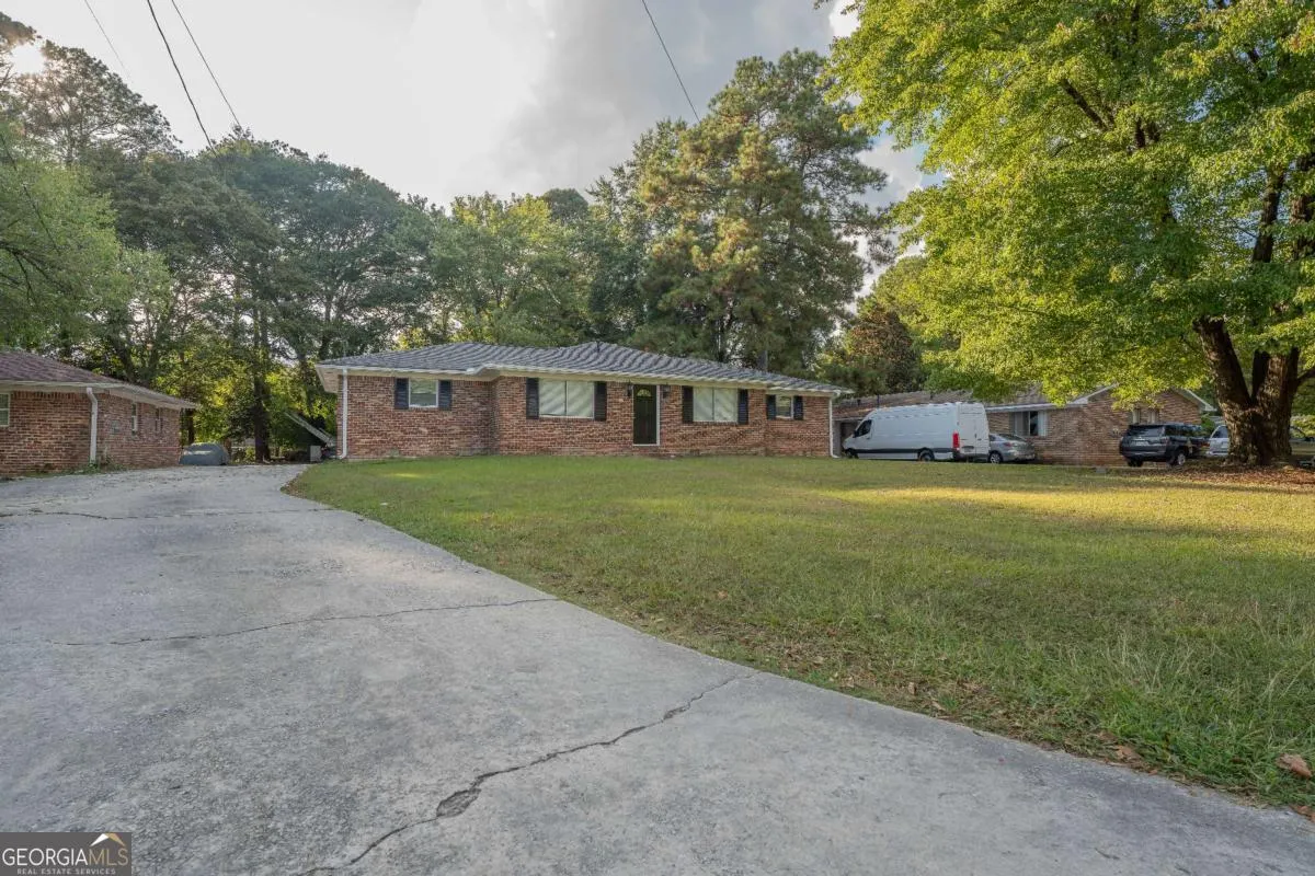 2844 Whispering Hills Drive