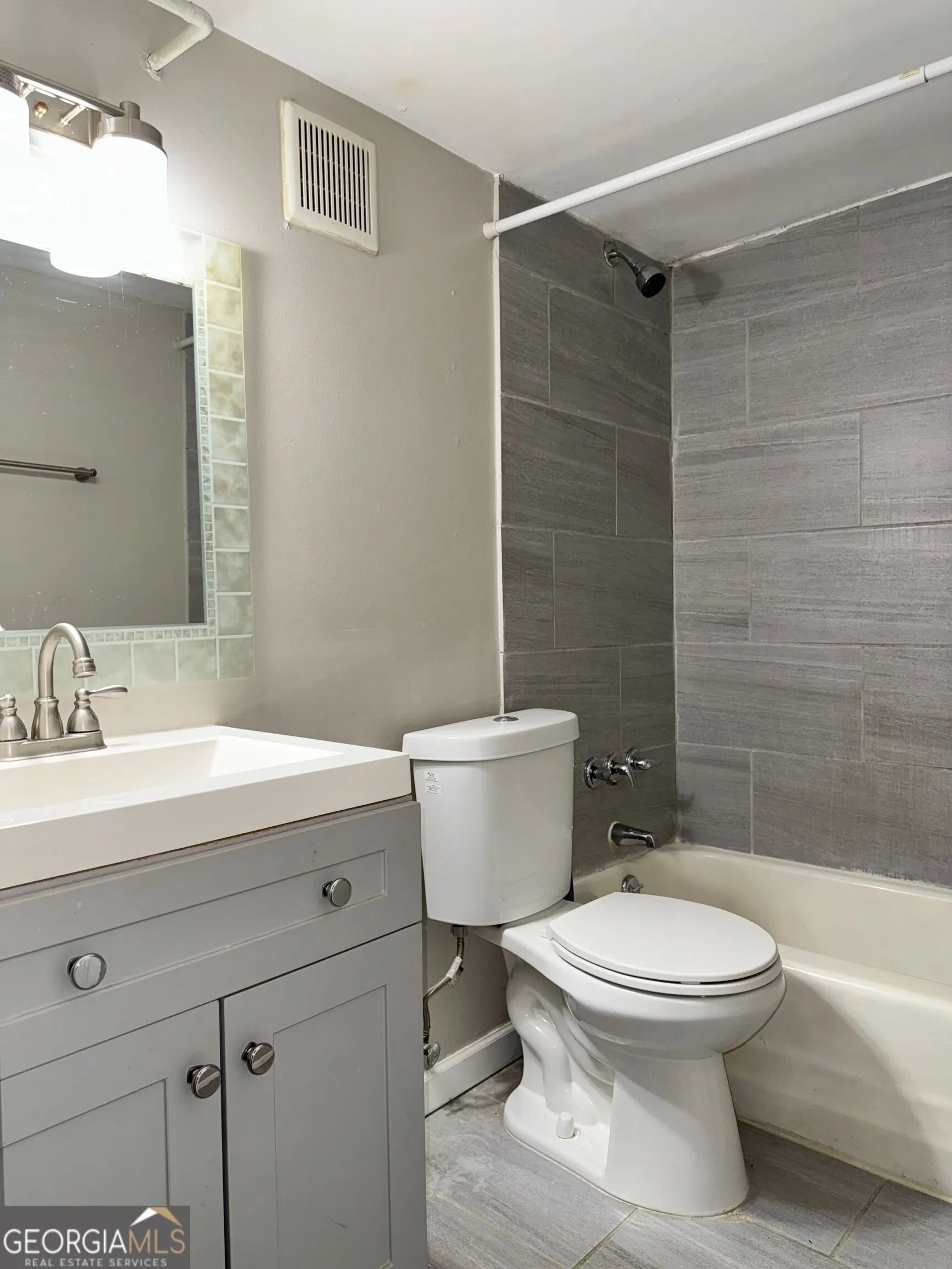 B 1307 SW Lorenzo Drive SW, #B