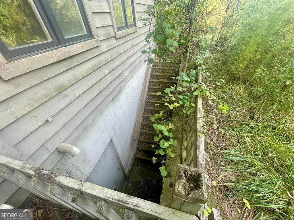 574 Old Chipley Rd