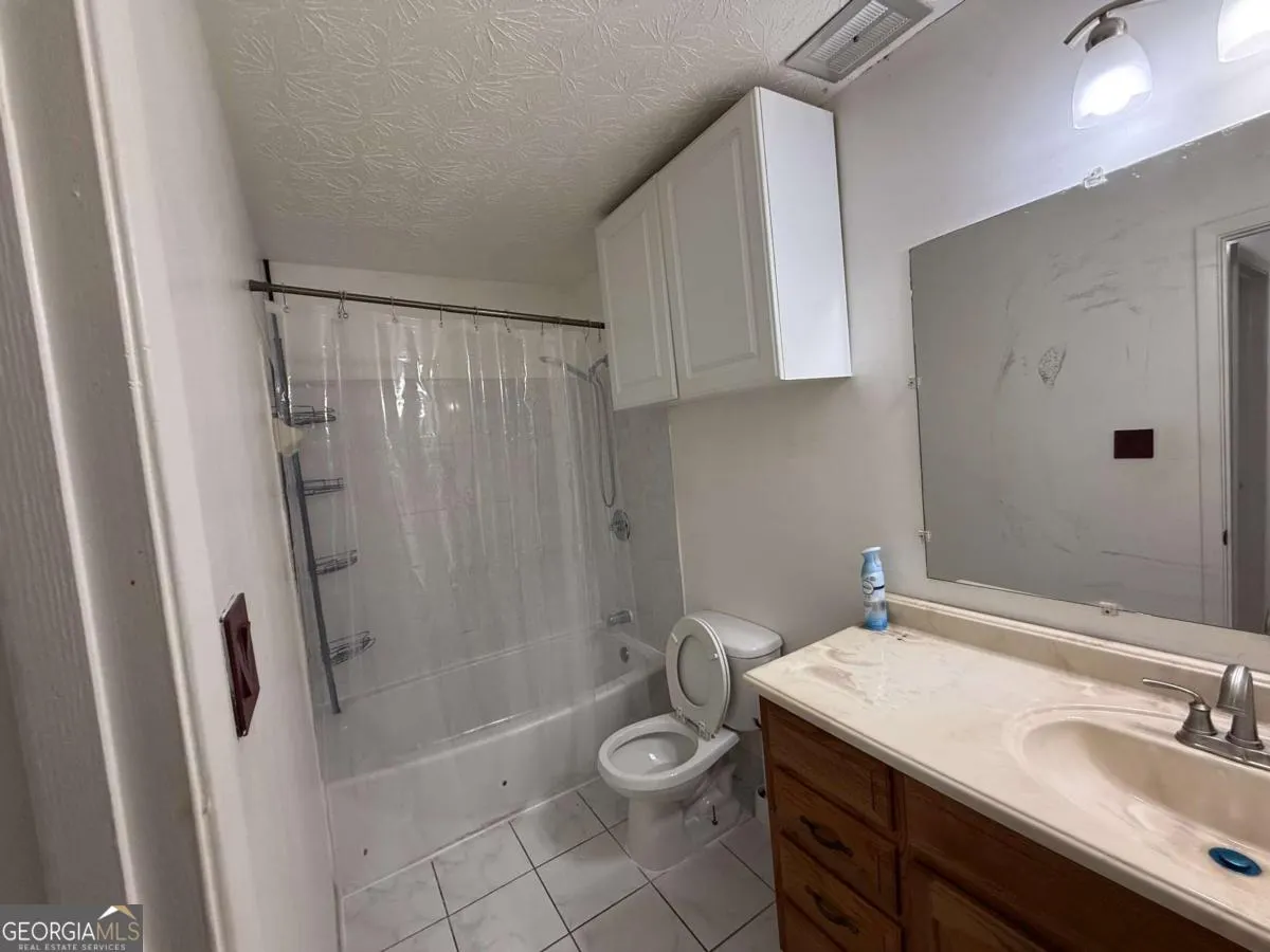 D 2956 N Dekalb Drive, #D