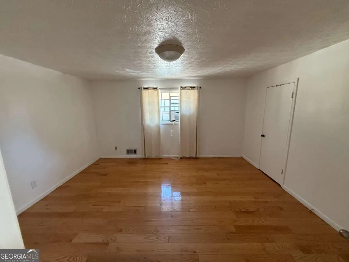 D 2956 N Dekalb Drive, #D