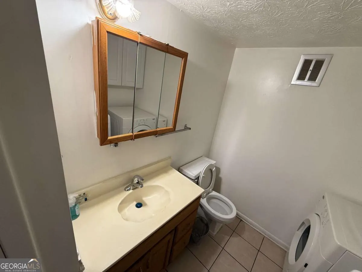 D 2956 N Dekalb Drive, #D