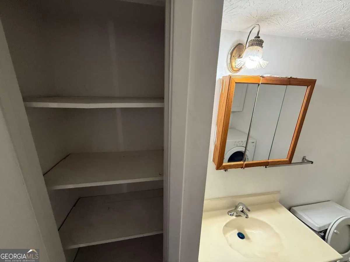 D 2956 N Dekalb Drive, #D
