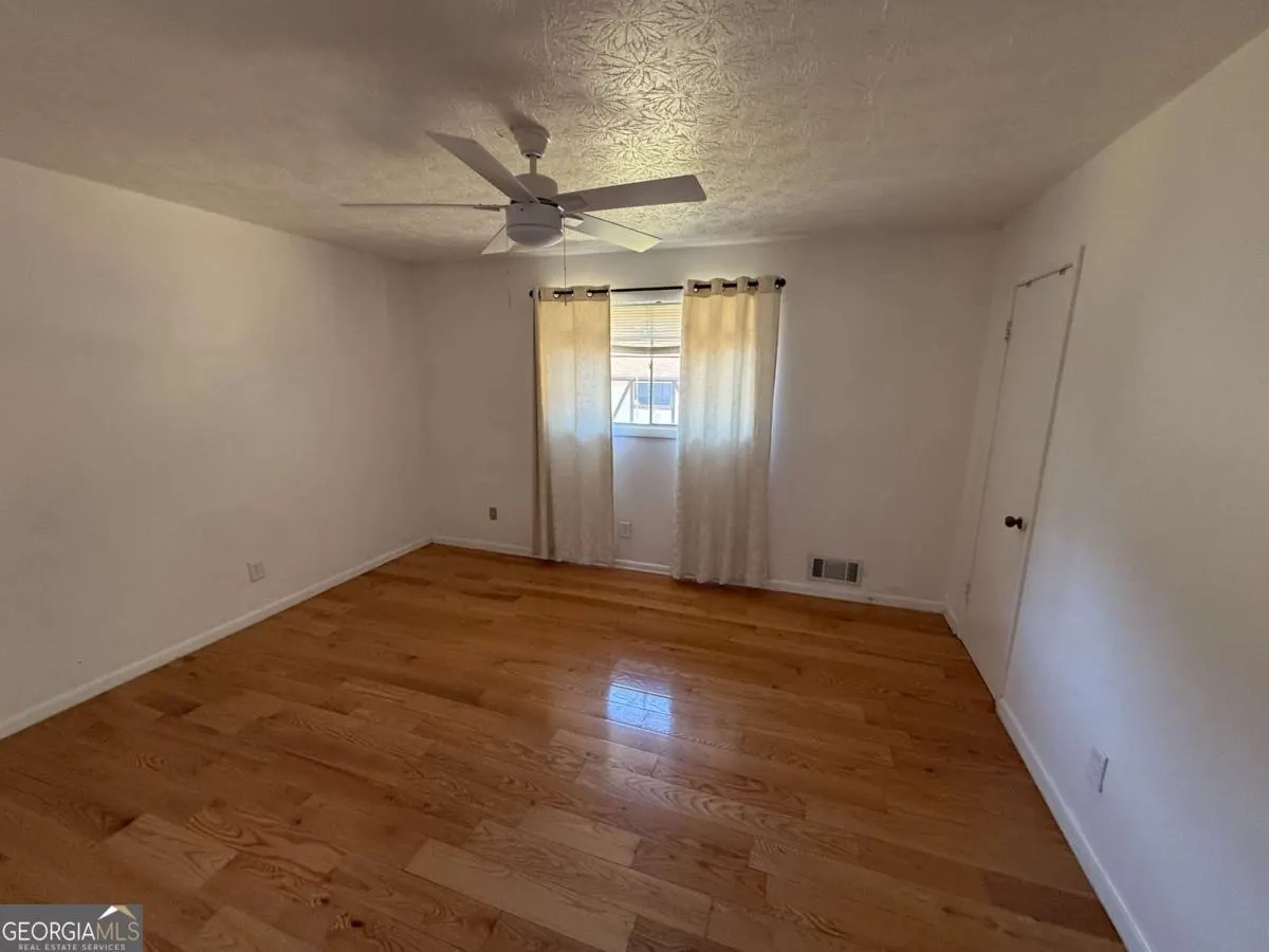 D 2956 N Dekalb Drive, #D