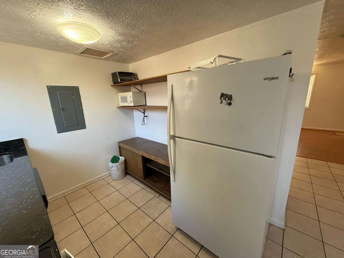 D 2956 N Dekalb Drive, #D