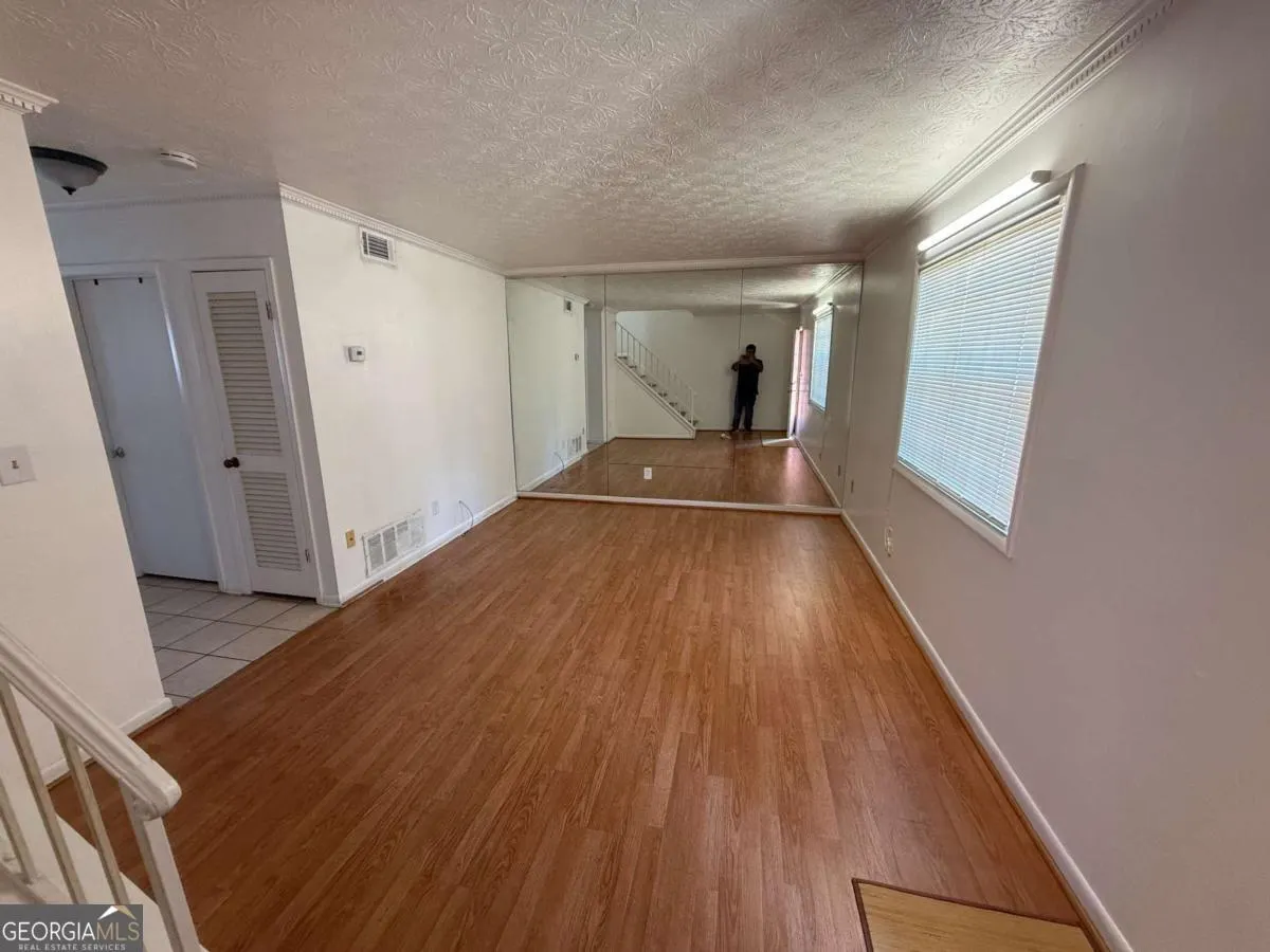 D 2956 N Dekalb Drive, #D