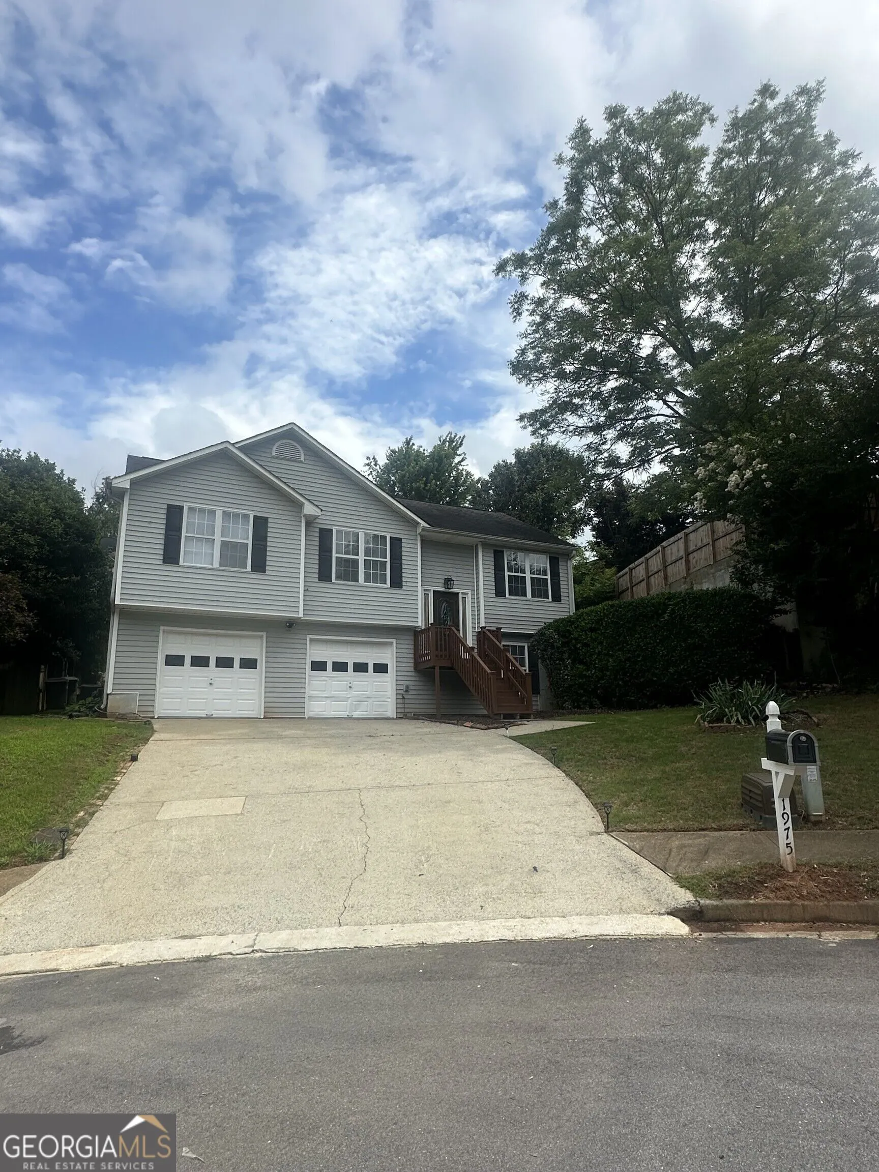 1975 Hollow Trace Way