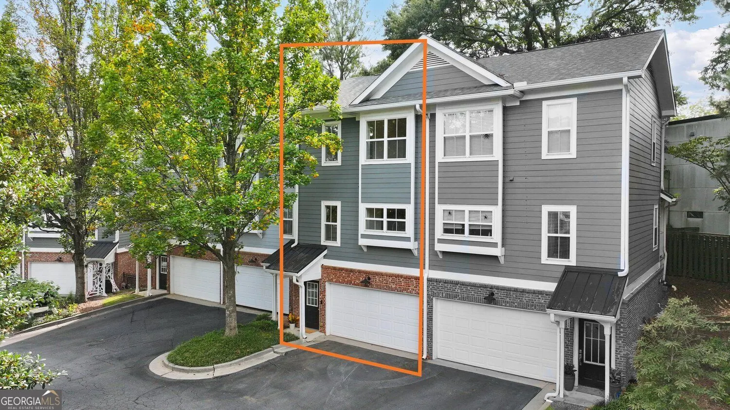 242 Carlyle Park Drive NE