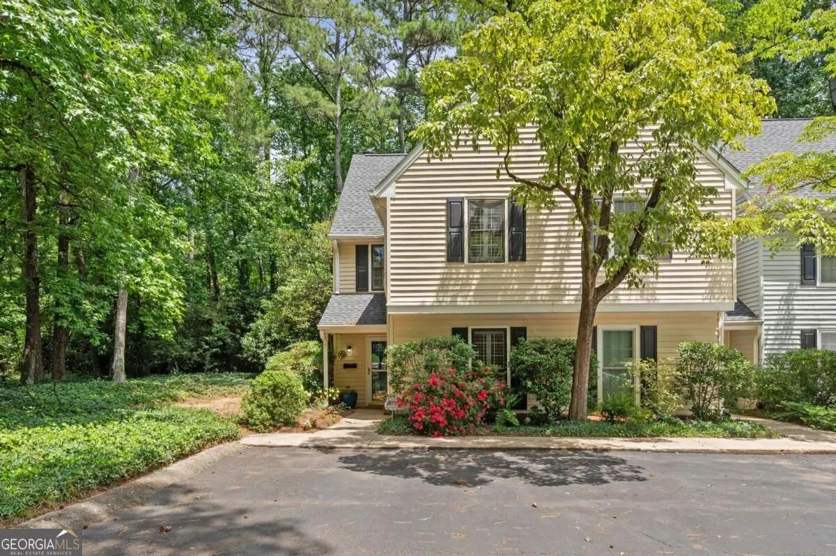 4101 N Gloucester Place