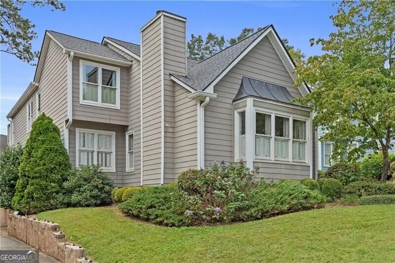 1055 Club Place NE