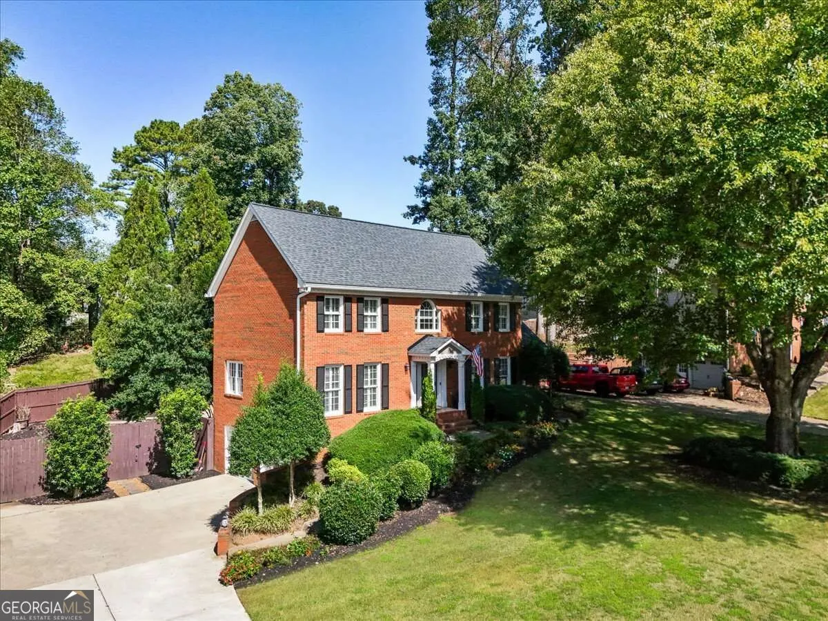 129 N Lakeside Drive NW