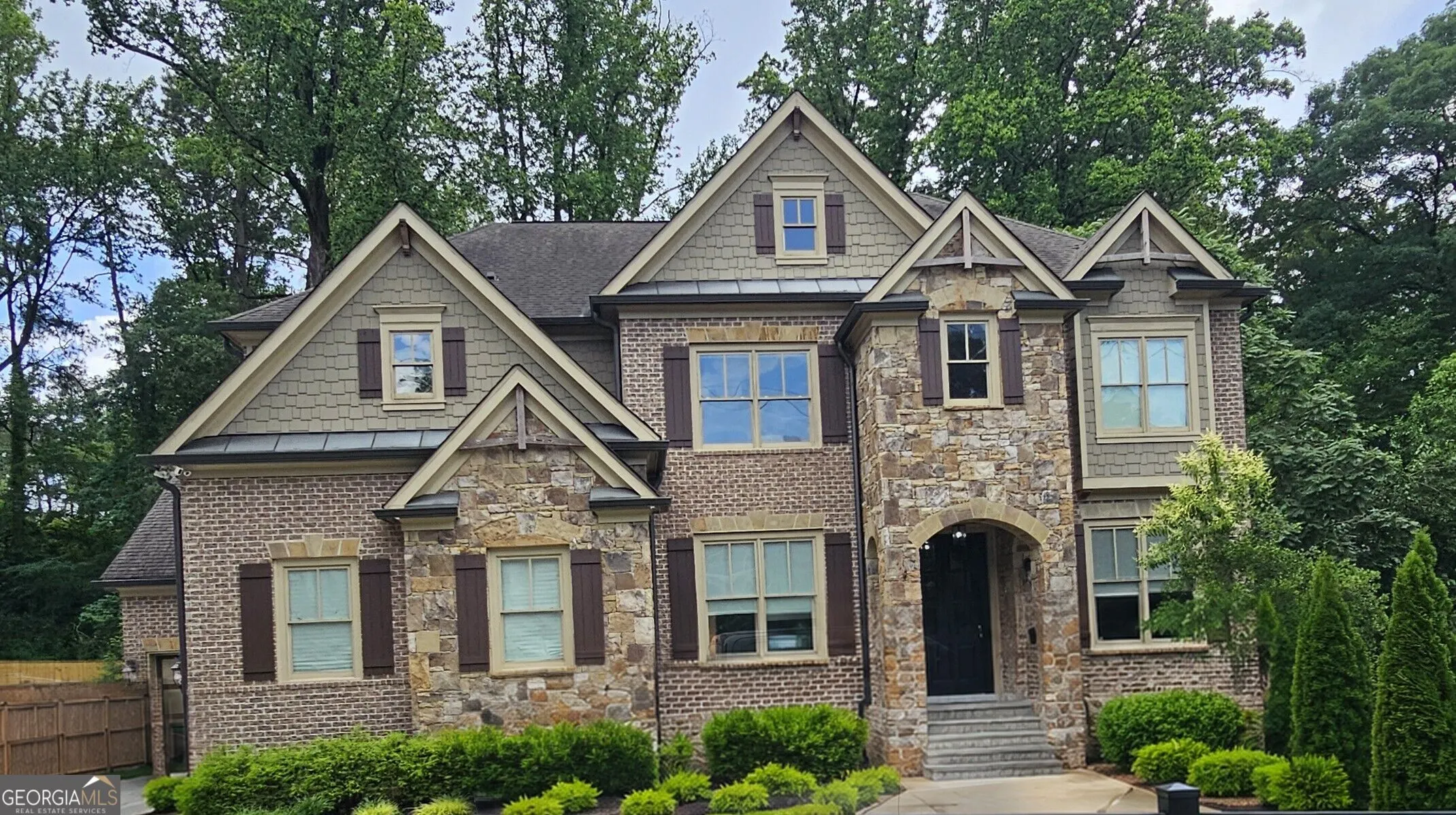 2110 E Roxboro Road NE