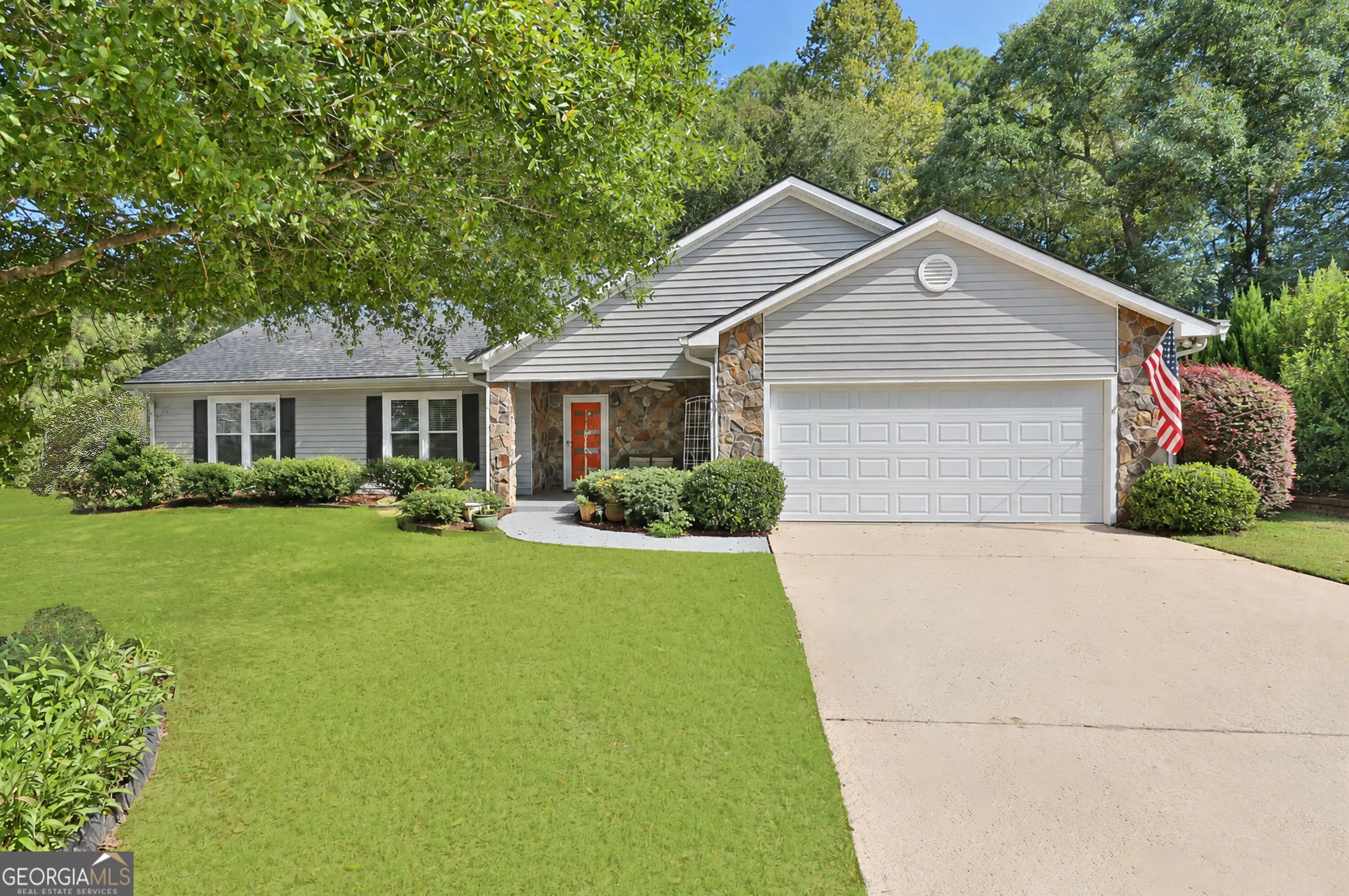 422 Hampton Green