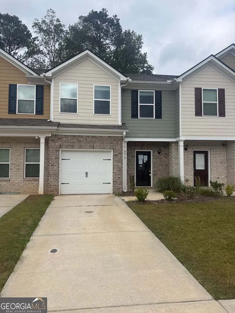 8678 Lakeview Commons