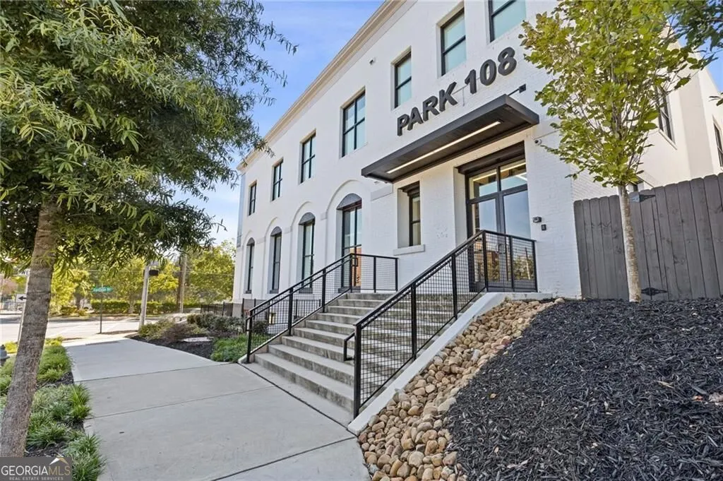112 108 Park Place #112
