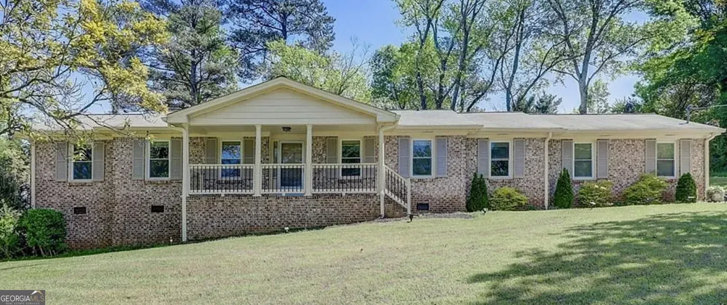 1700 Pine Circle