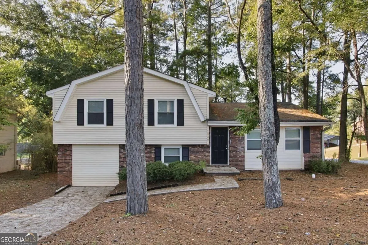 1049 Soapstone Lane