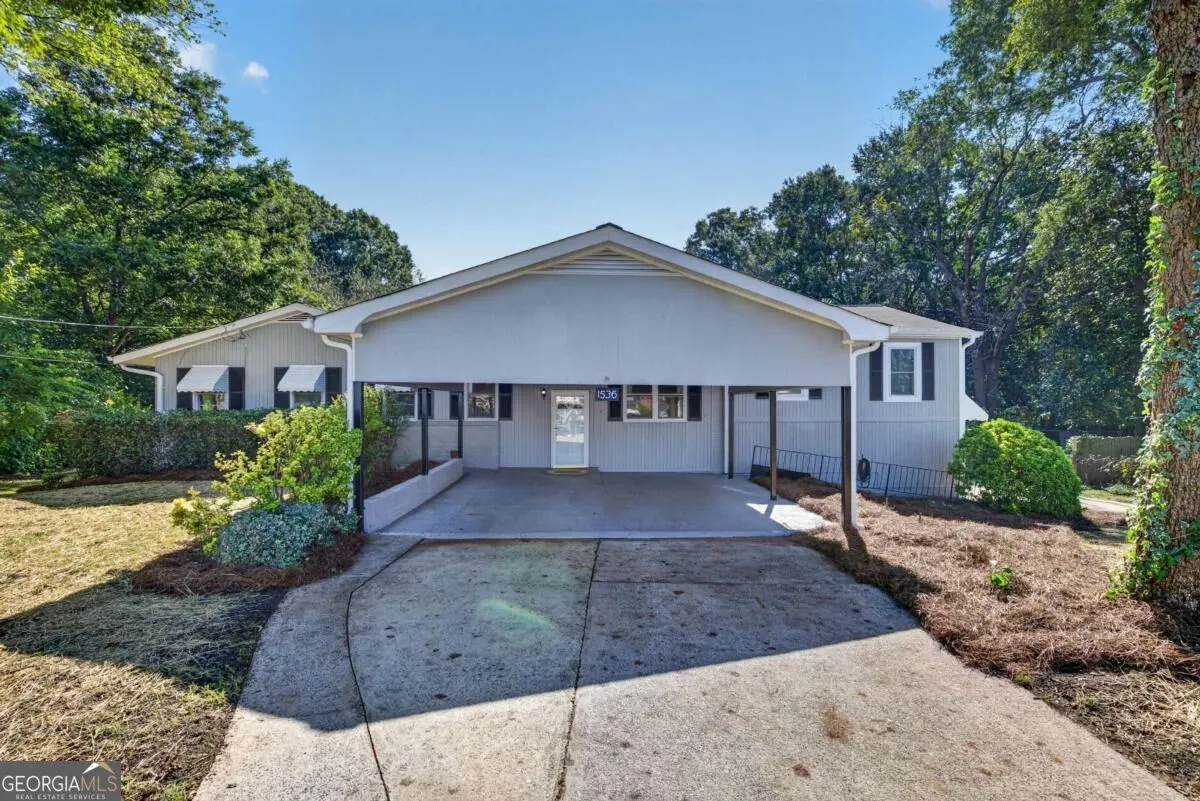 1536 W Oak Drive