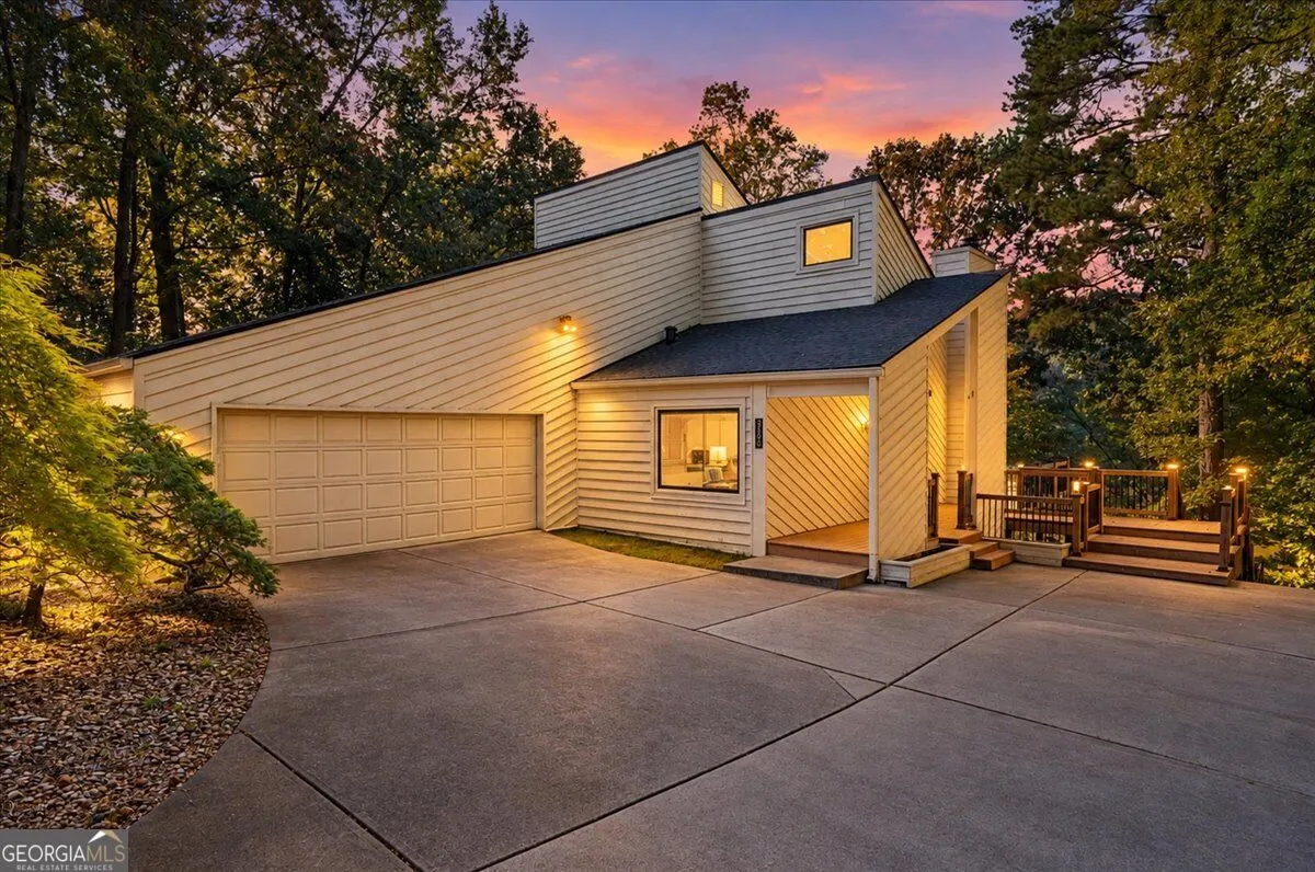 3296 Leeds Way
