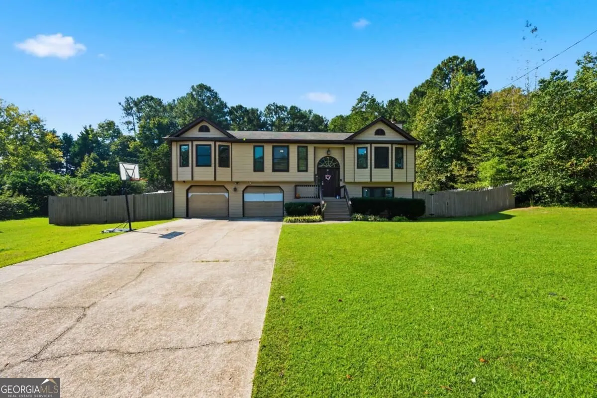 1490 Chalet Circle