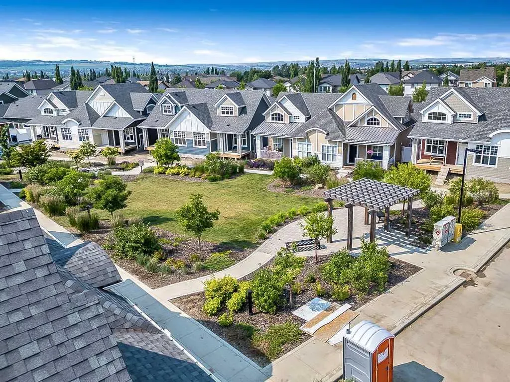 48 Drake Landing Square