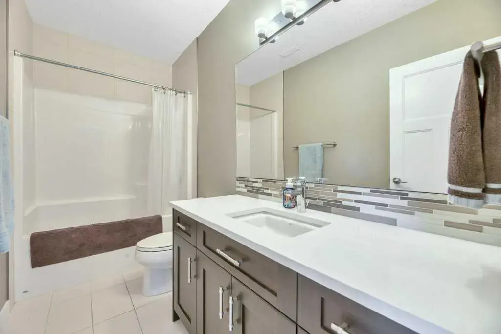 1069 Hillcrest Manor Estates