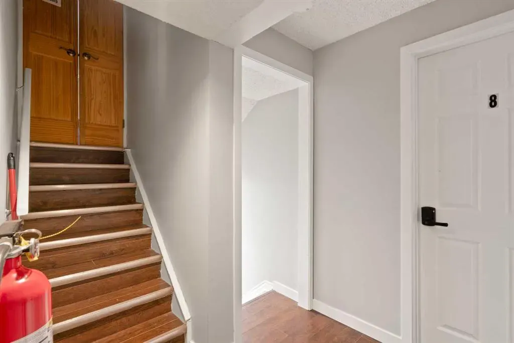 319 Rundlelawn Road NE