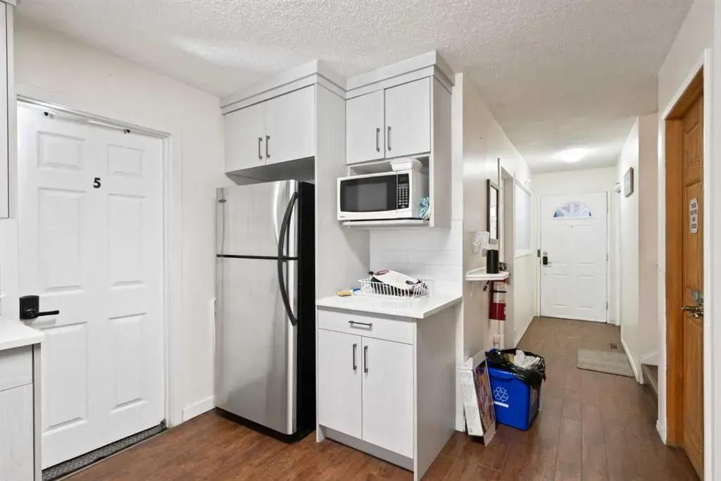 319 Rundlelawn Road NE