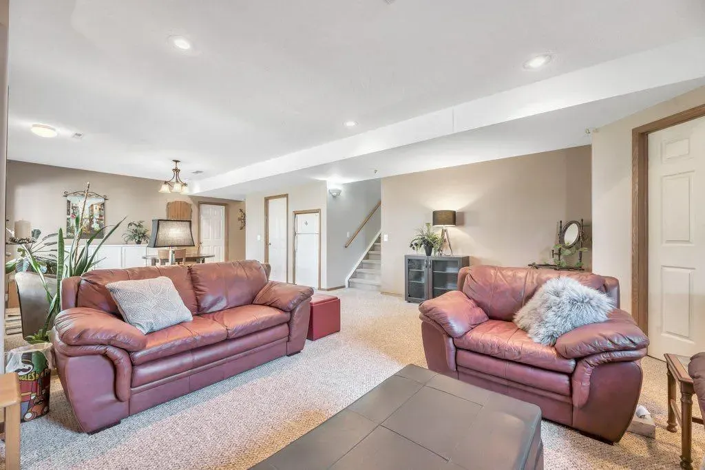 15 Henderson Bay NE